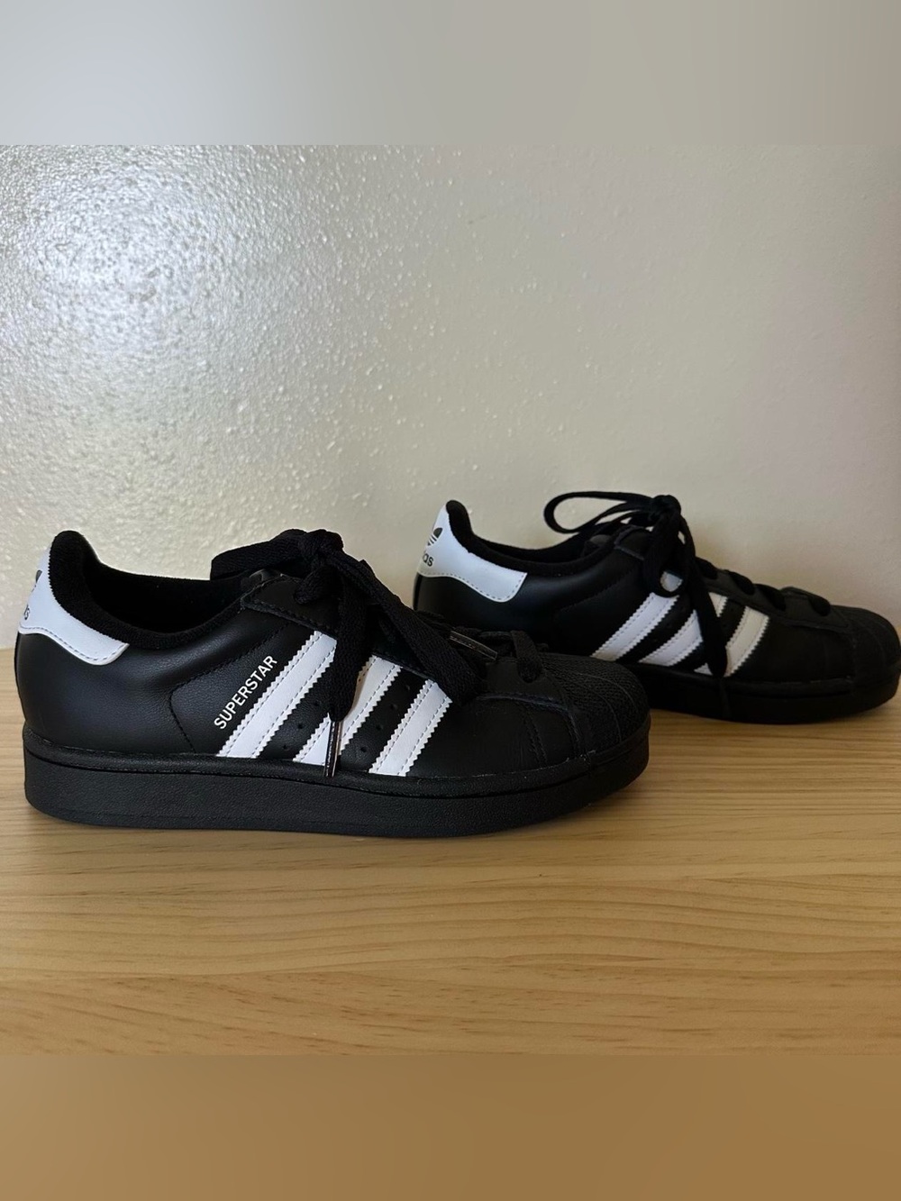 Women’s Adidas Superstar II Sneakers size 5 1/2 EUC